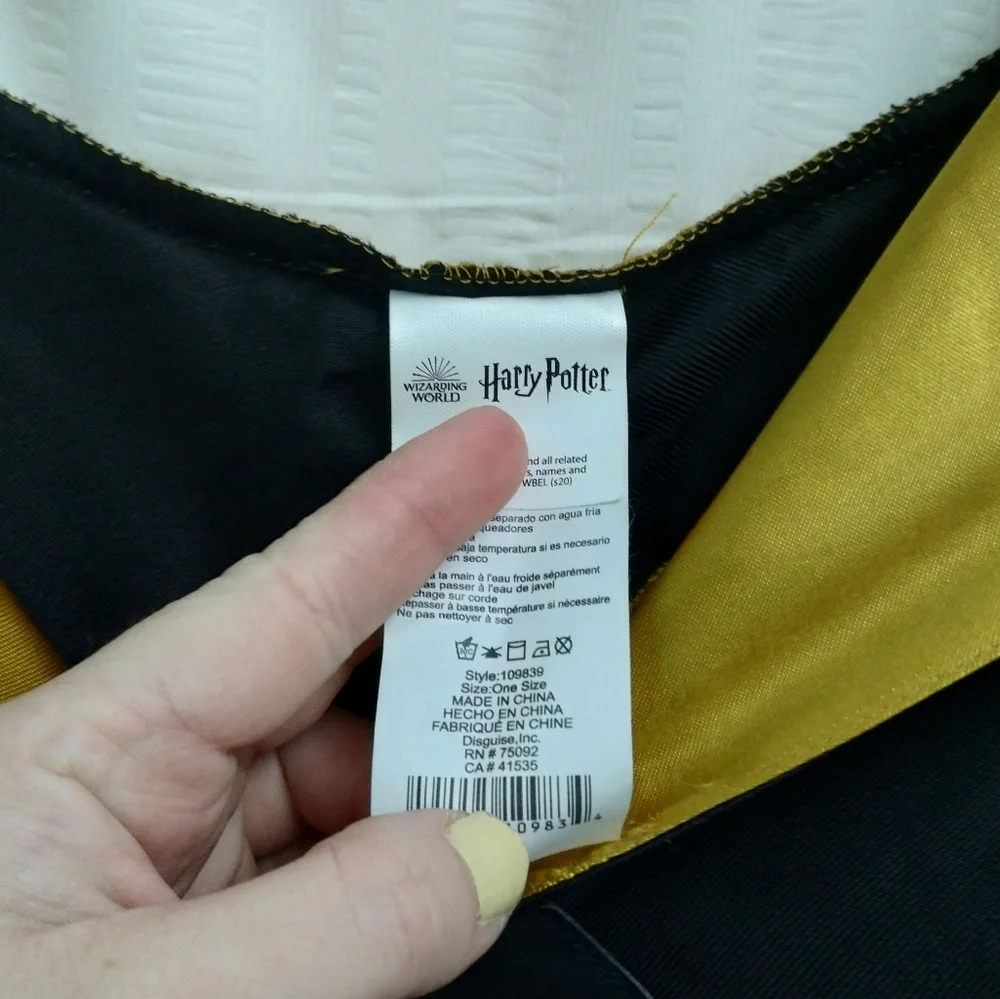 Harry Potter Gryffindor Robe Set - Picture 4 of 9